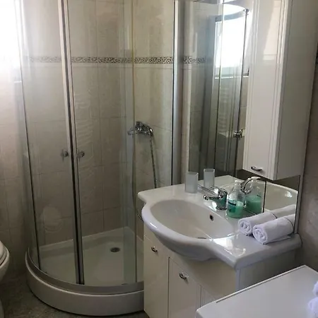 Neea Stinjan -free Parking Apartmán *
