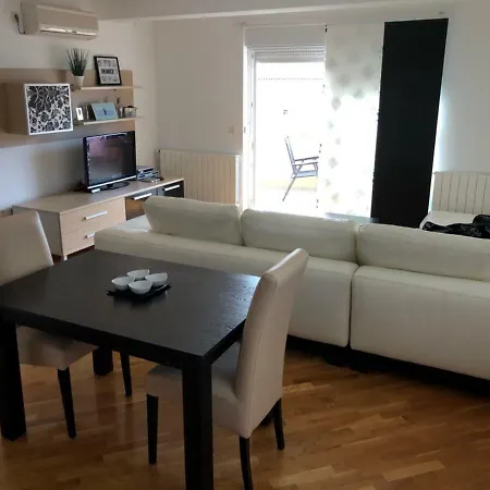Neea Stinjan -free Parking Apartmán
